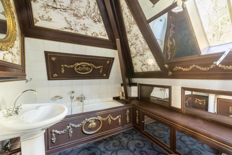 Maison - 250 m² - 9 pièces