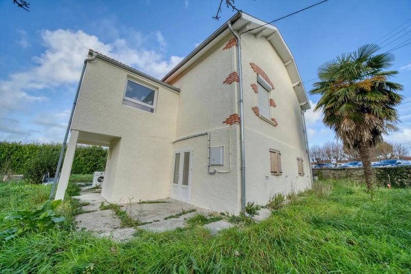 Château - 100 m² - 4 pièces