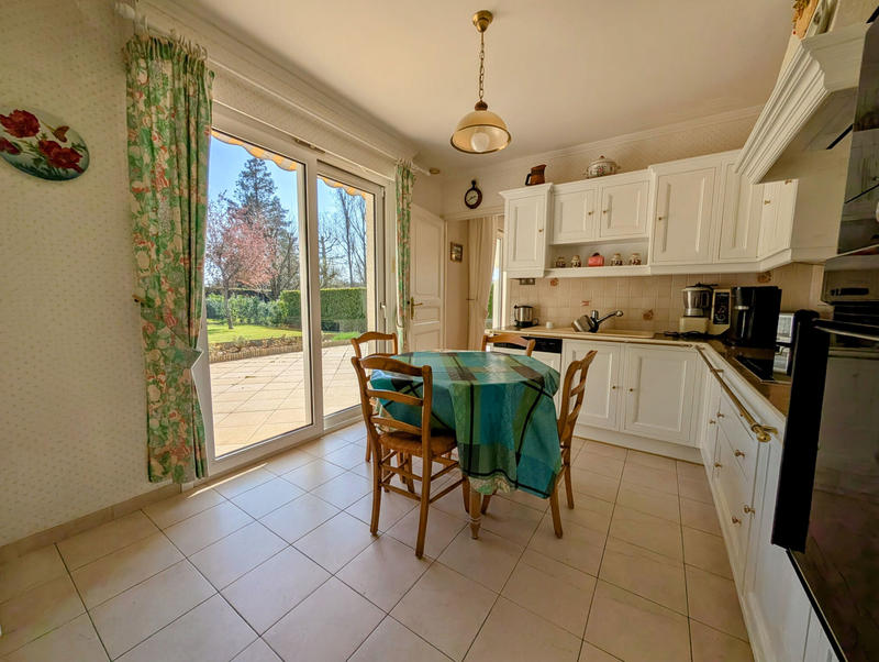 Maison - 230 m² - 8 pièces