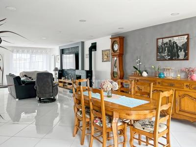 Maison - 200 m² - 5 pièces