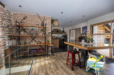 Loft - 142 m² - 5 pièces