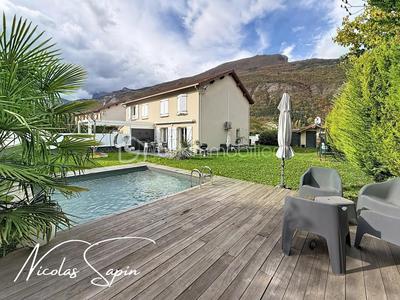 Maison - 101 m² - 5 pièces