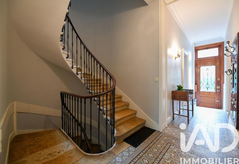 Maison - 273 m² - 11 pièces