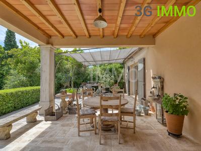 Villa - 180 m² - 8 pièces