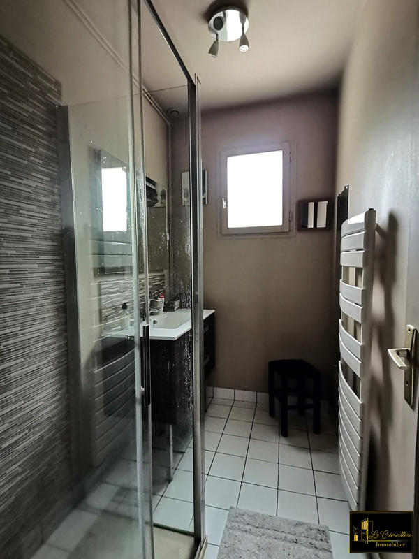 Maison traditionnelle - 163 m² - 8 pièces