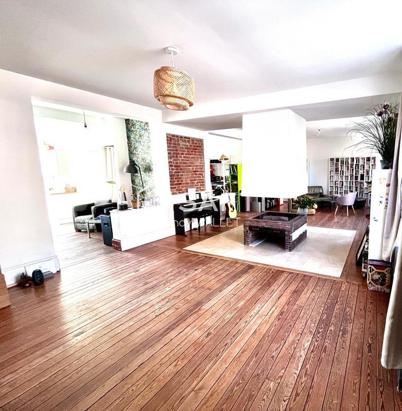 Maison - 227 m² - 8 pièces