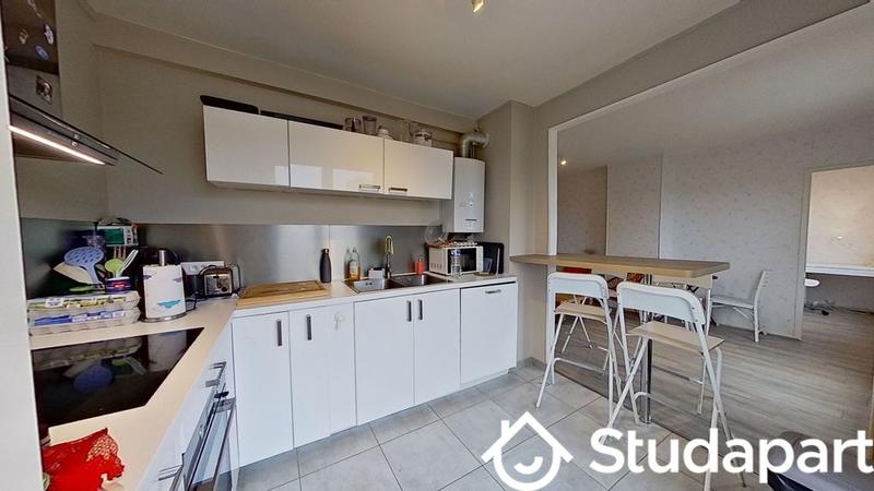 Chambre - 77 m² - 1 pièce