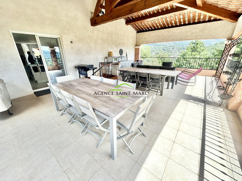 Maison - 180 m² - 5 pièces