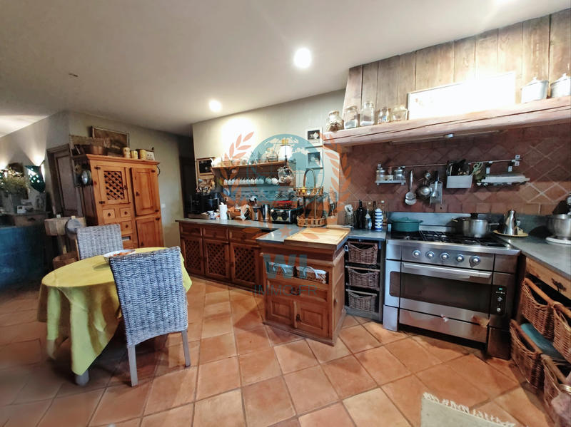 Maison - 280 m² - 7 pièces