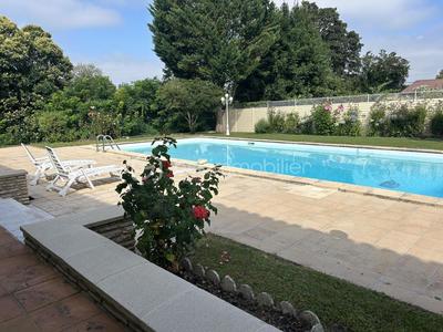 Propriété - 453 m² - 11 pièces