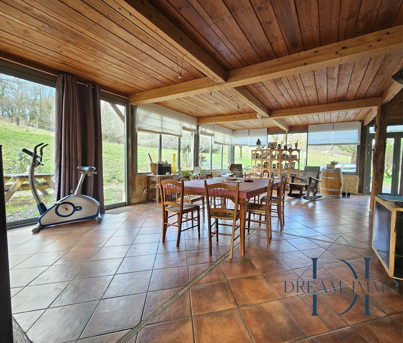 Maison - 565 m² - 15 pièces