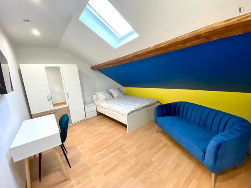 Chambre - 18 m² - 13 pièces