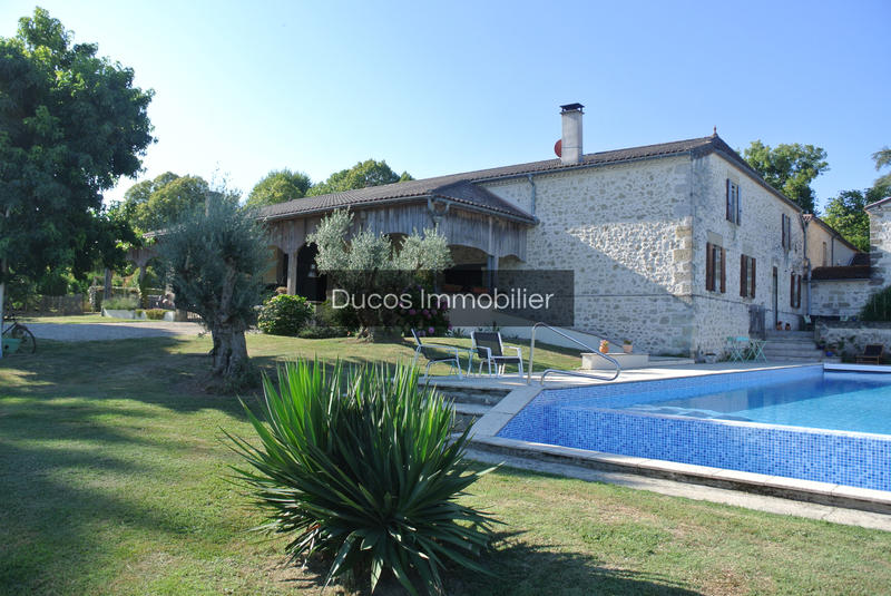 Maison - 250 m² - 6 pièces