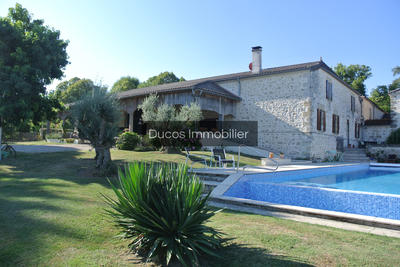 Maison - 250 m² - 6 pièces