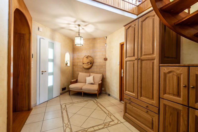 Maison - 380 m² - 9 pièces