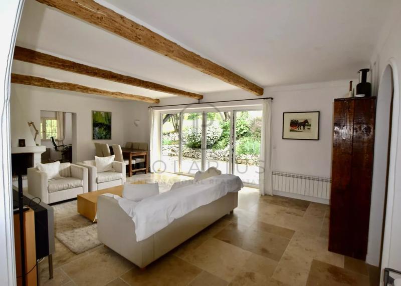 Villa - 240 m² - 6 pièces