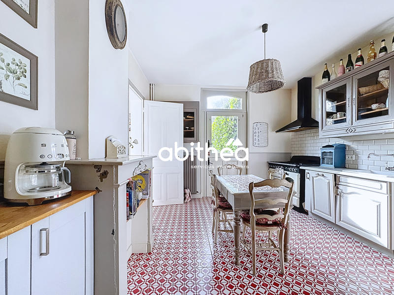 Maison - 327 m² - 9 pièces