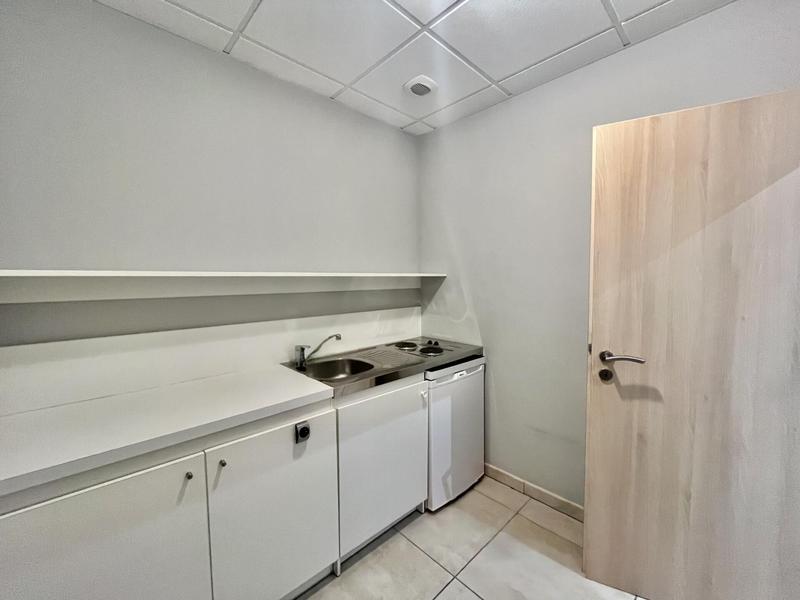 Bureau - 107 m² - 2 pièces