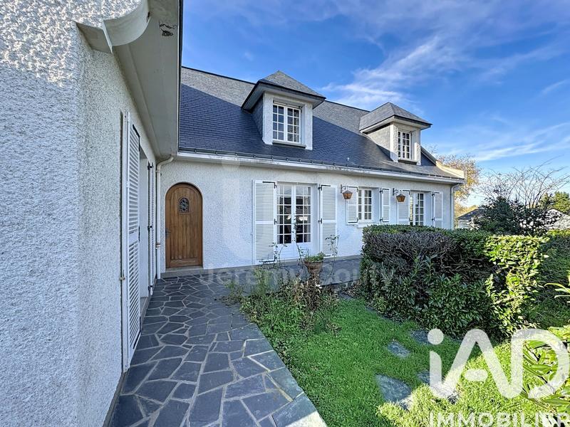 Maison - 239 m² - 9 pièces