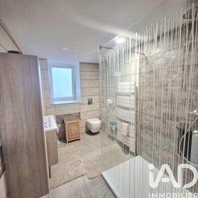 Maison - 234 m² - 8 pièces