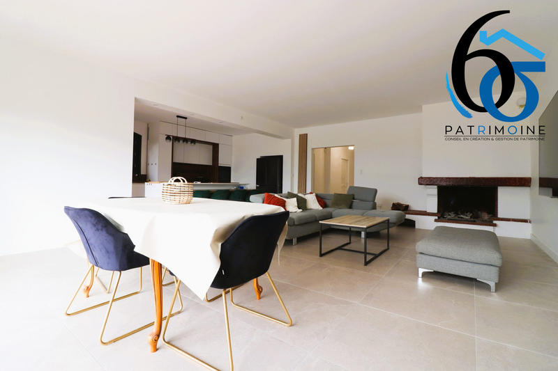 Maison - 240 m² - 8 pièces