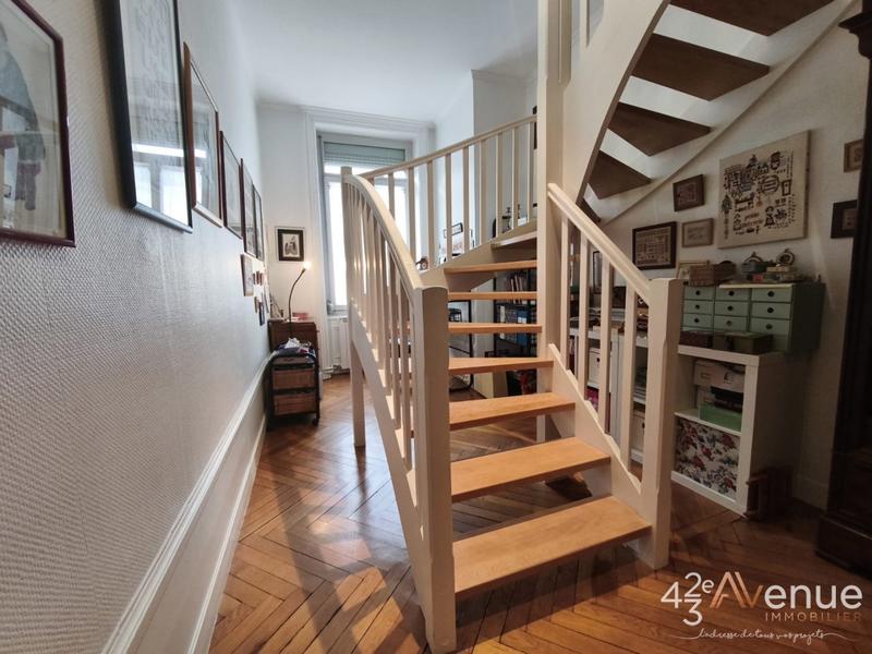 Appartement - 208 m² - 5 pièces