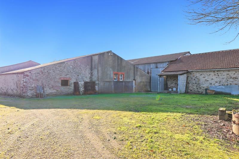Maison - 300 m² - 4 pièces