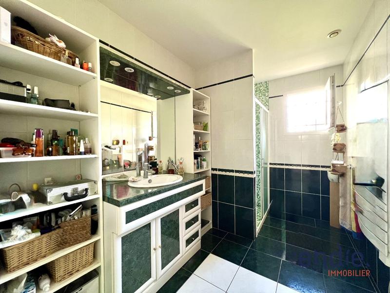 Maison - 102 m² - 4 pièces