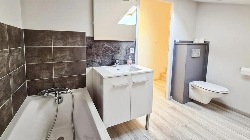 Propriété - 245 m² - 8 pièces