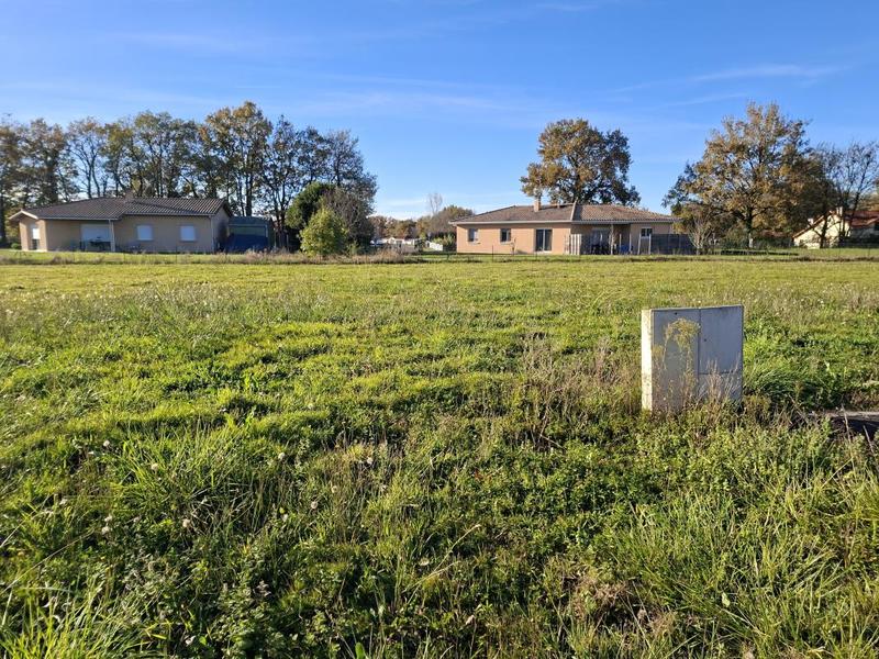 Terrain constructible - 834 m²