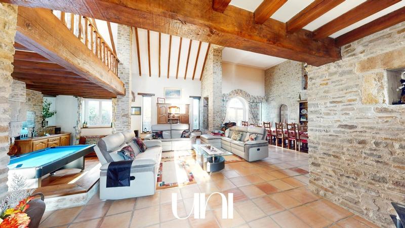 Maison - 587 m² - 11 pièces