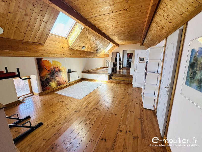 Maison - 223 m² - 8 pièces