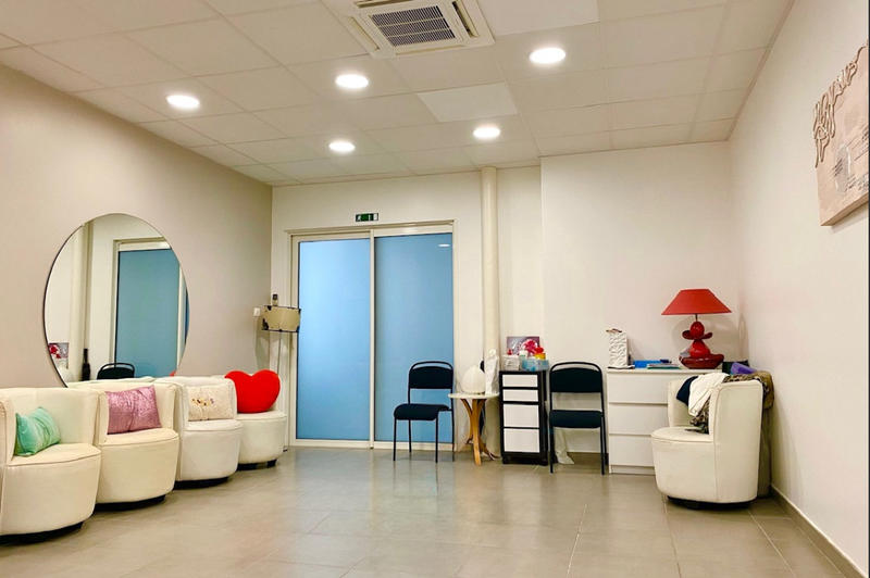 Local commercial - 160 m² - 6 pièces