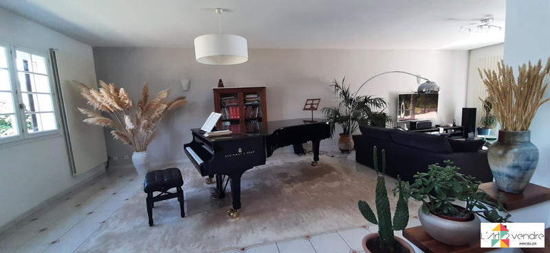 Maison - 230 m² - 7 pièces