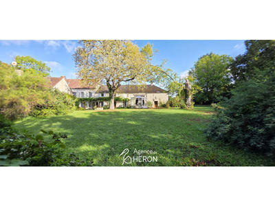 Maison - 374 m² - 10 pièces