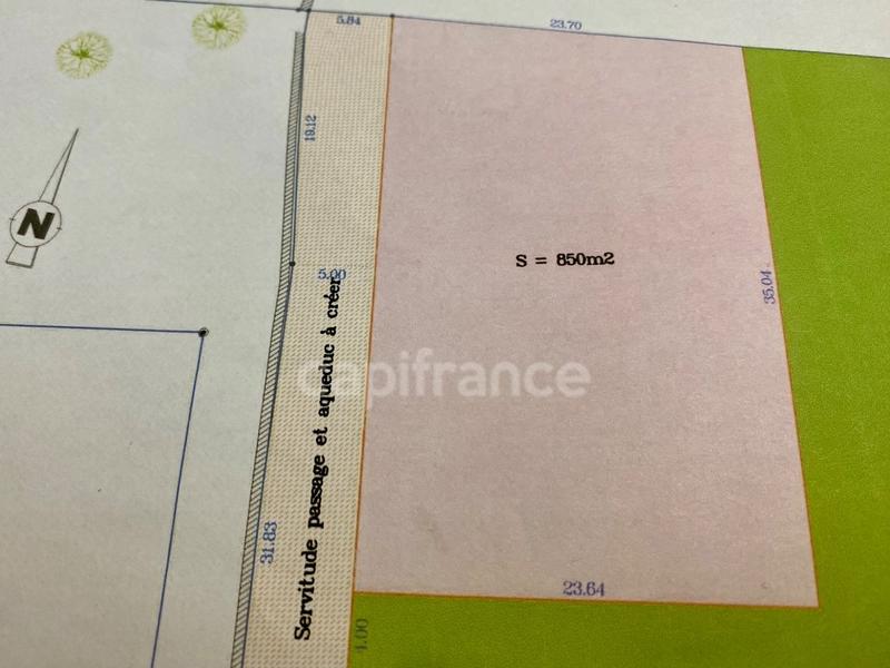 Terrain constructible - 850 m²