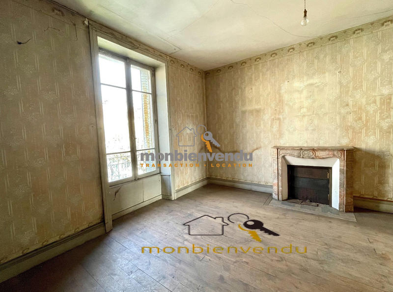 Maison traditionnelle - 250 m² - 10 pièces