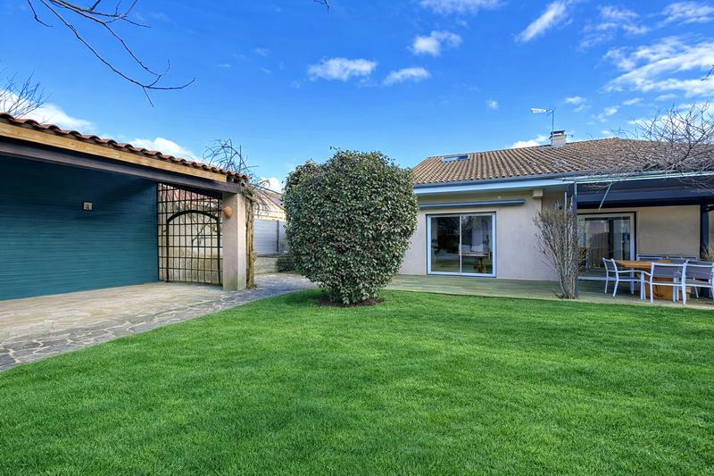 Maison - 263 m² - 11 pièces