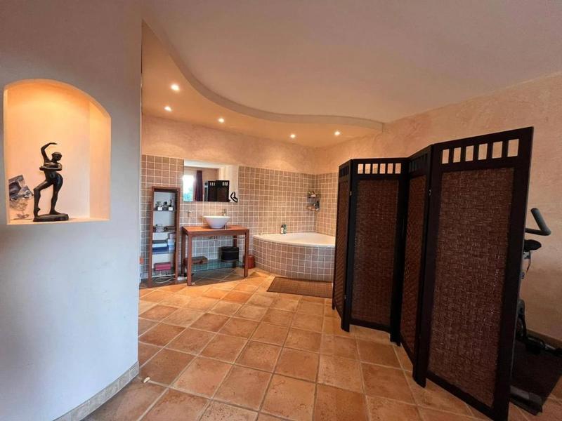 Villa - 241 m² - 7 pièces