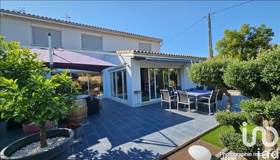 Maison - 214 m² - 7 pièces