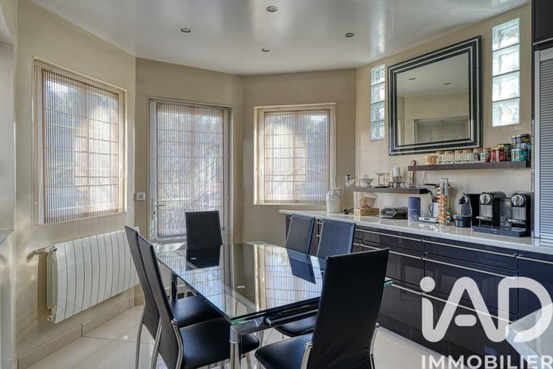 Maison - 247 m² - 10 pièces