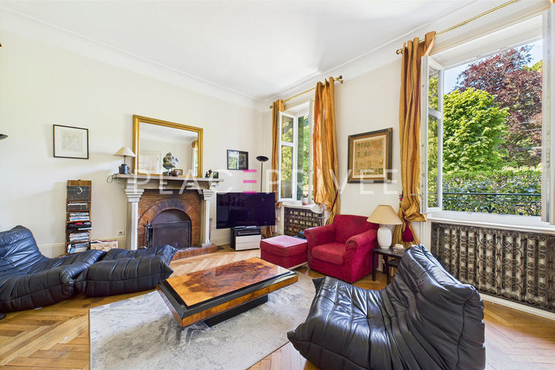 Maison - 325 m² - 10 pièces