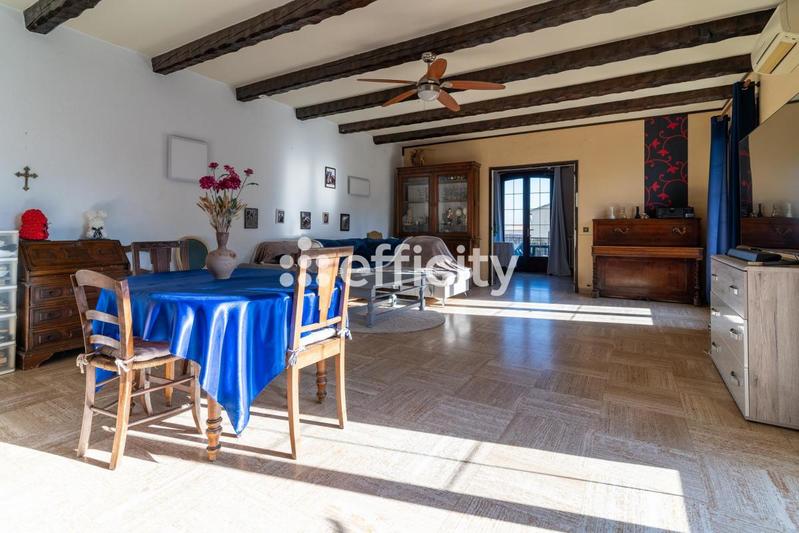 Maison - 328 m² - 8 pièces