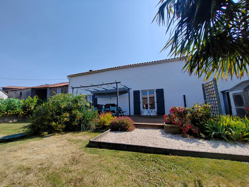 Maison - 220 m² - 9 pièces