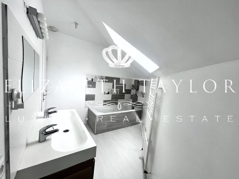 Maison - 166 m² - 6 pièces