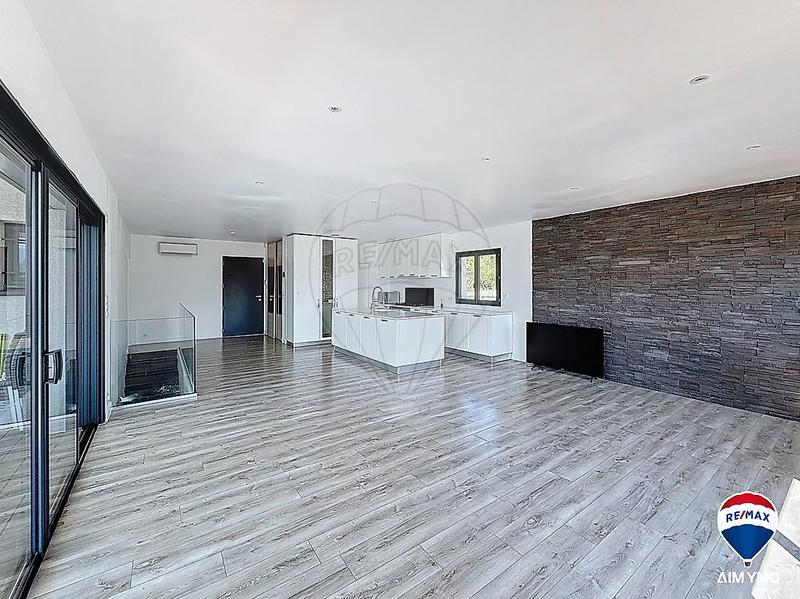 Villa - 196 m² - 6 pièces