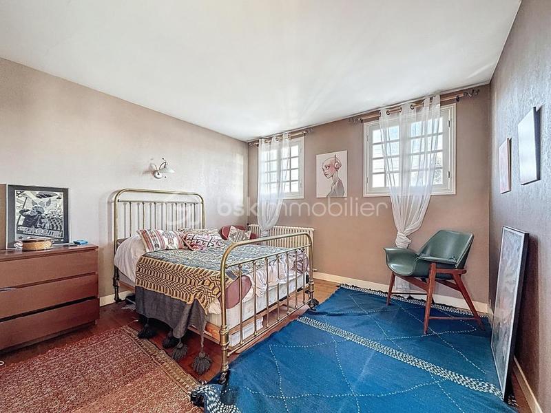 Maison - 248 m² - 11 pièces