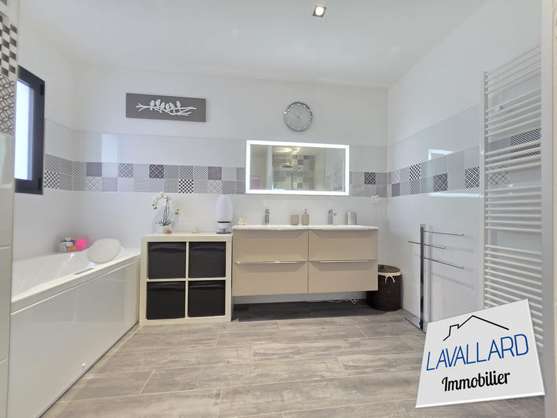 Maison - 167 m² - 6 pièces