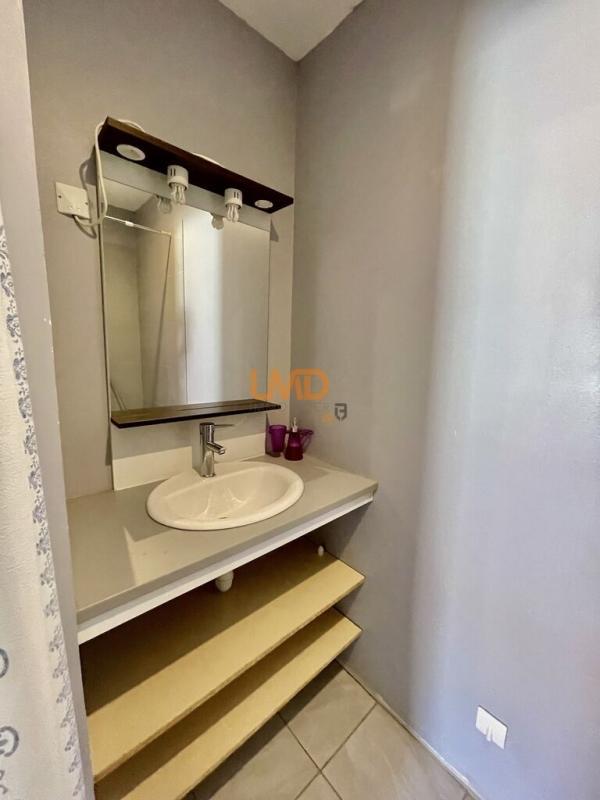 Maison - 230 m² - 10 pièces