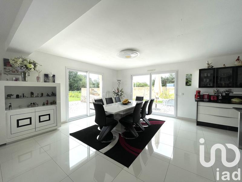 Maison - 222 m² - 7 pièces